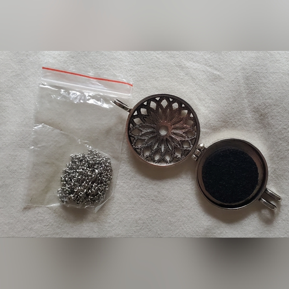 Essential Oil Diffuser Necklace Lot Of 6 - Picture 3 of 5